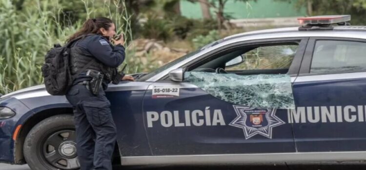 Joven roba patrulla de la policía municipal de Tijuana