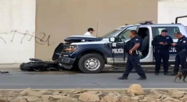 Pareja pierde la vida al chocar contra patrulla de Policía