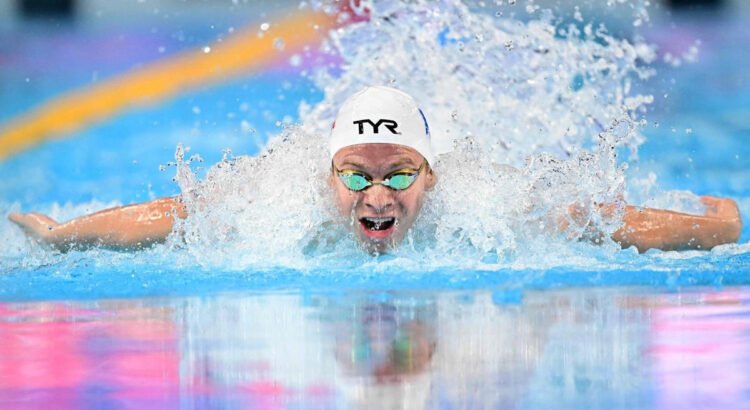 Léon Marchand rompe récord mundial en semifinal de 200 metros combinados