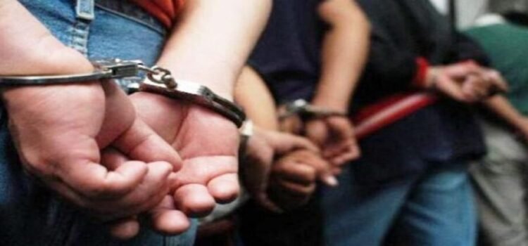 Detienen a adolescentes por asalto a un banco