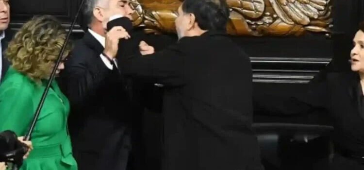 Ya salió el corrido de Alito y su pelea con Fernández Noroña Ya salió el corrido de Alito y su pelea con Fernández Noroña